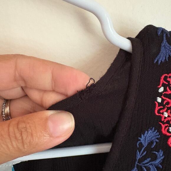 Sundance Embroidered Tunic Dress Medium Womens Floral Black Beach Cover Up - Picture 7 of 7